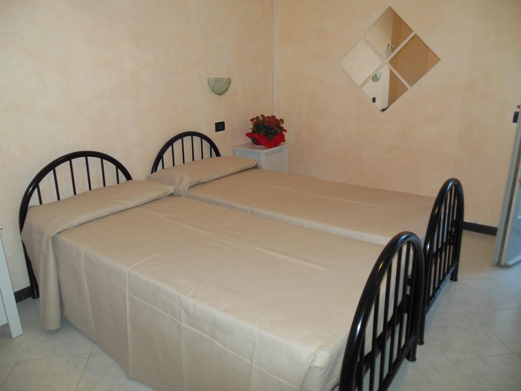 Residenza Hotel Garden Toscolano Maderno Kamer foto