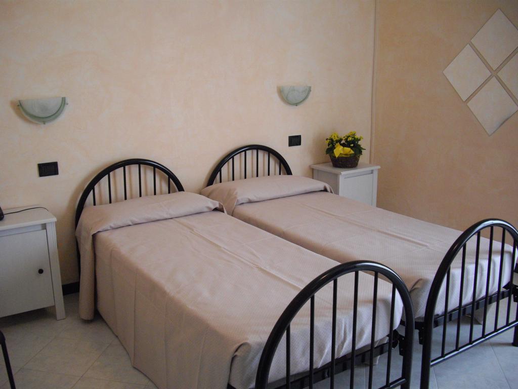 Residenza Hotel Garden Toscolano Maderno Buitenkant foto